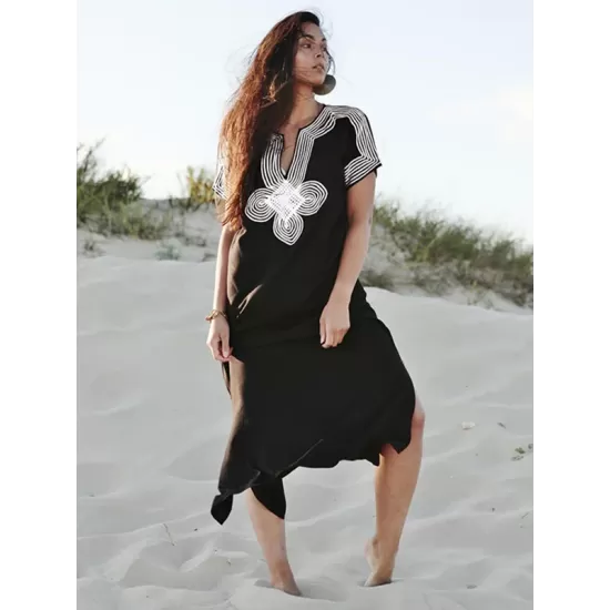 V-Neck Embroidered Split-Side Short Sleeve Cover-Up Swimwear V-Neck Embroidered Split-Side Short Sleeve Cover-Up Swimwear