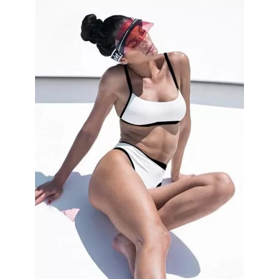 Contrast Color Split-Joint Split Bikini Swimsuit Contrast Color Split-Joint Split Bikini Swimsuit