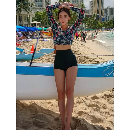 Leaf Print Round-Neck Long Sleeve High-Waisted Wetsuit Swimwear Leaf Print Round-Neck Long Sleeve High-Waisted Wetsuit Swimwear