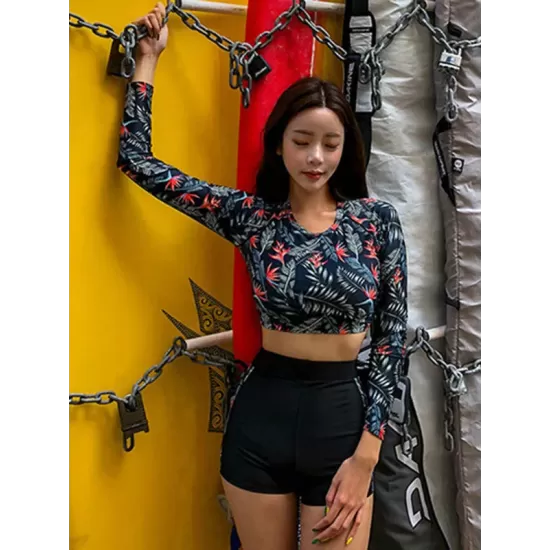Leaf Print Round-Neck Long Sleeve High-Waisted Wetsuit Swimwear Leaf Print Round-Neck Long Sleeve High-Waisted Wetsuit Swimwear